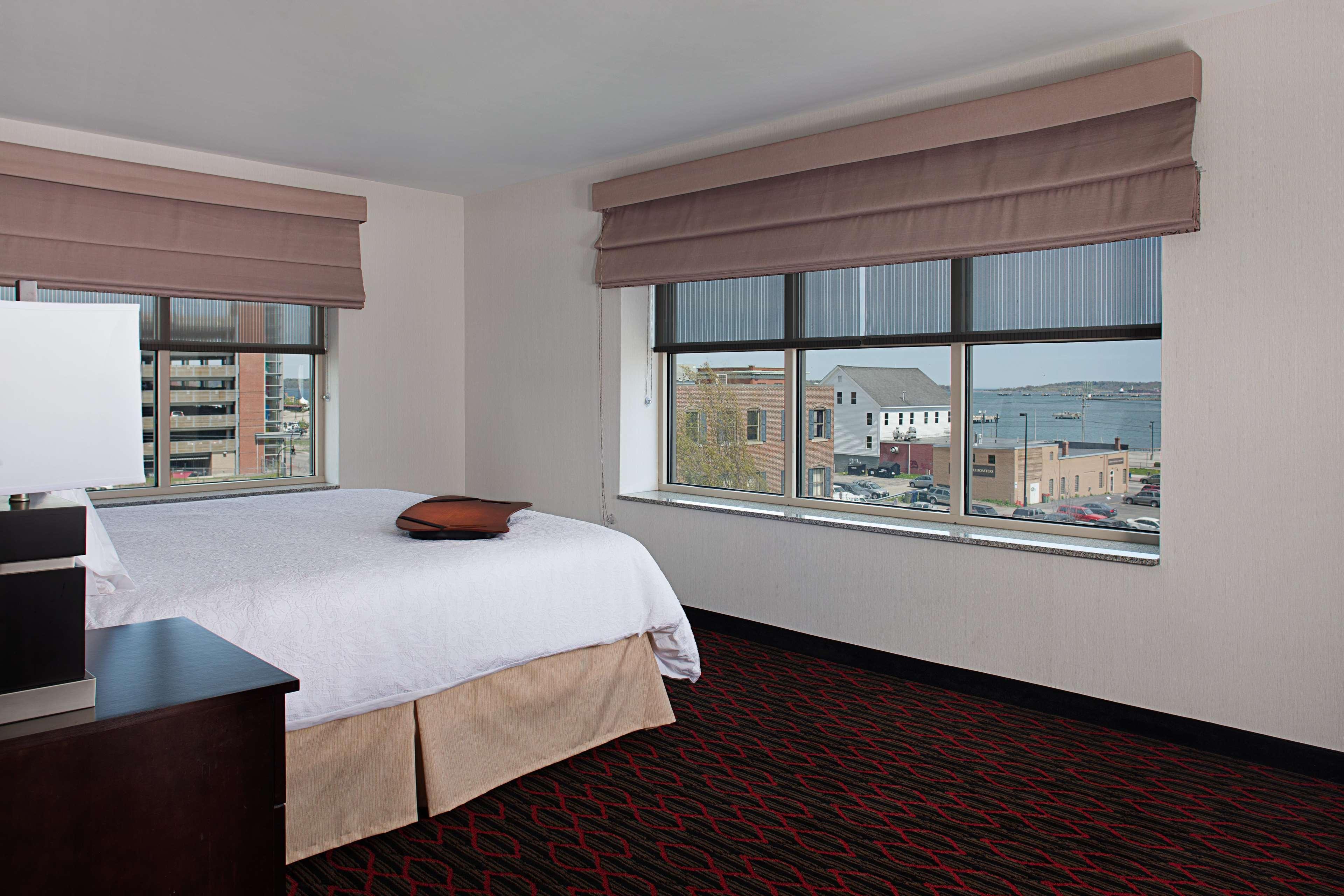 Hampton Inn Portland Downtown Waterfront Exterior foto