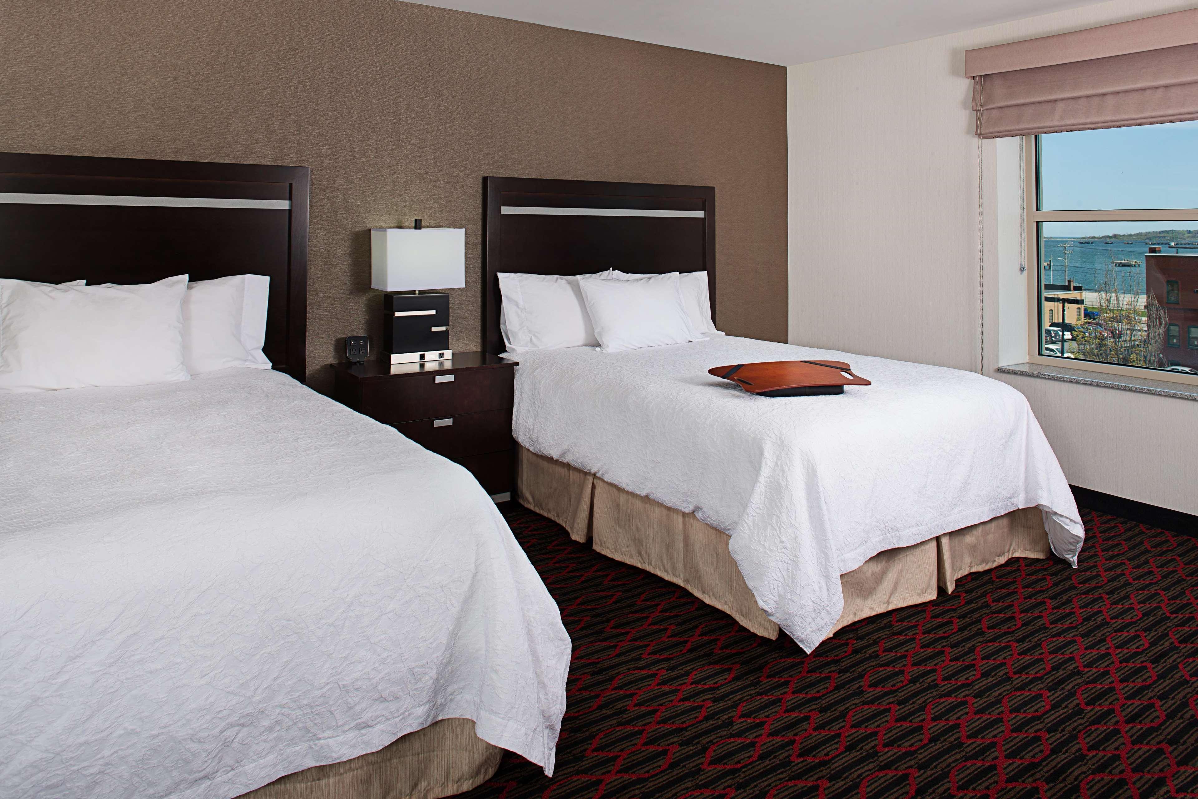 Hampton Inn Portland Downtown Waterfront Exterior foto