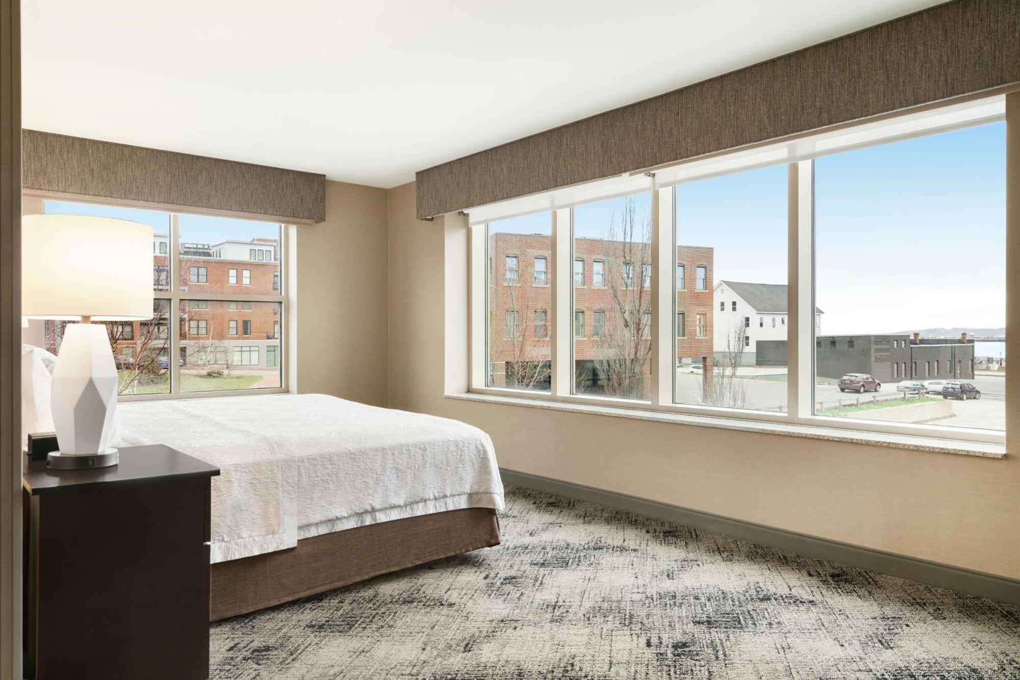 Hampton Inn Portland Downtown Waterfront Exterior foto