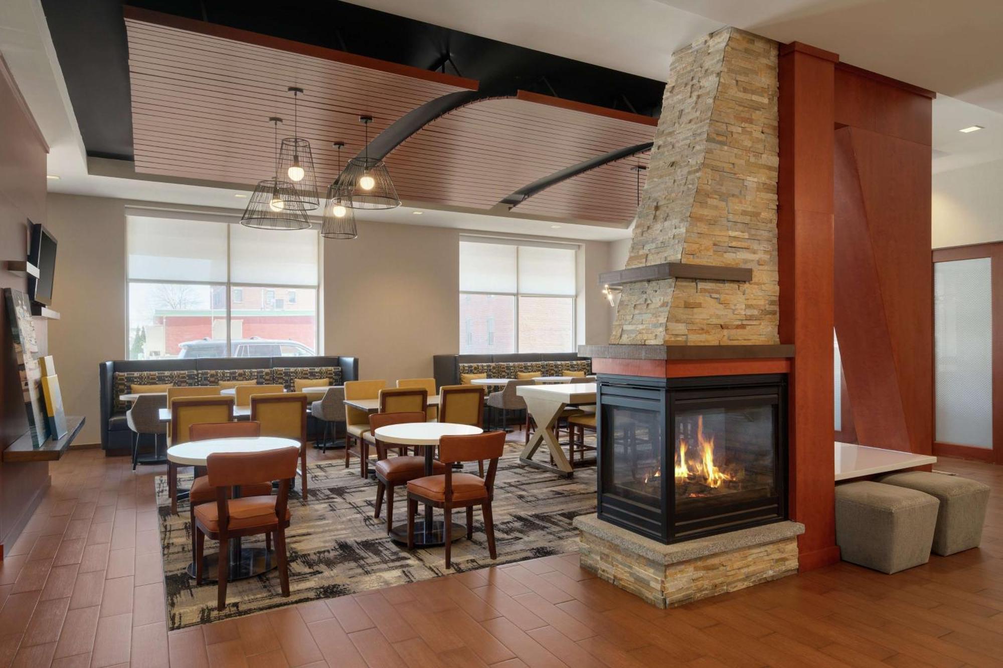 Hampton Inn Portland Downtown Waterfront Exterior foto