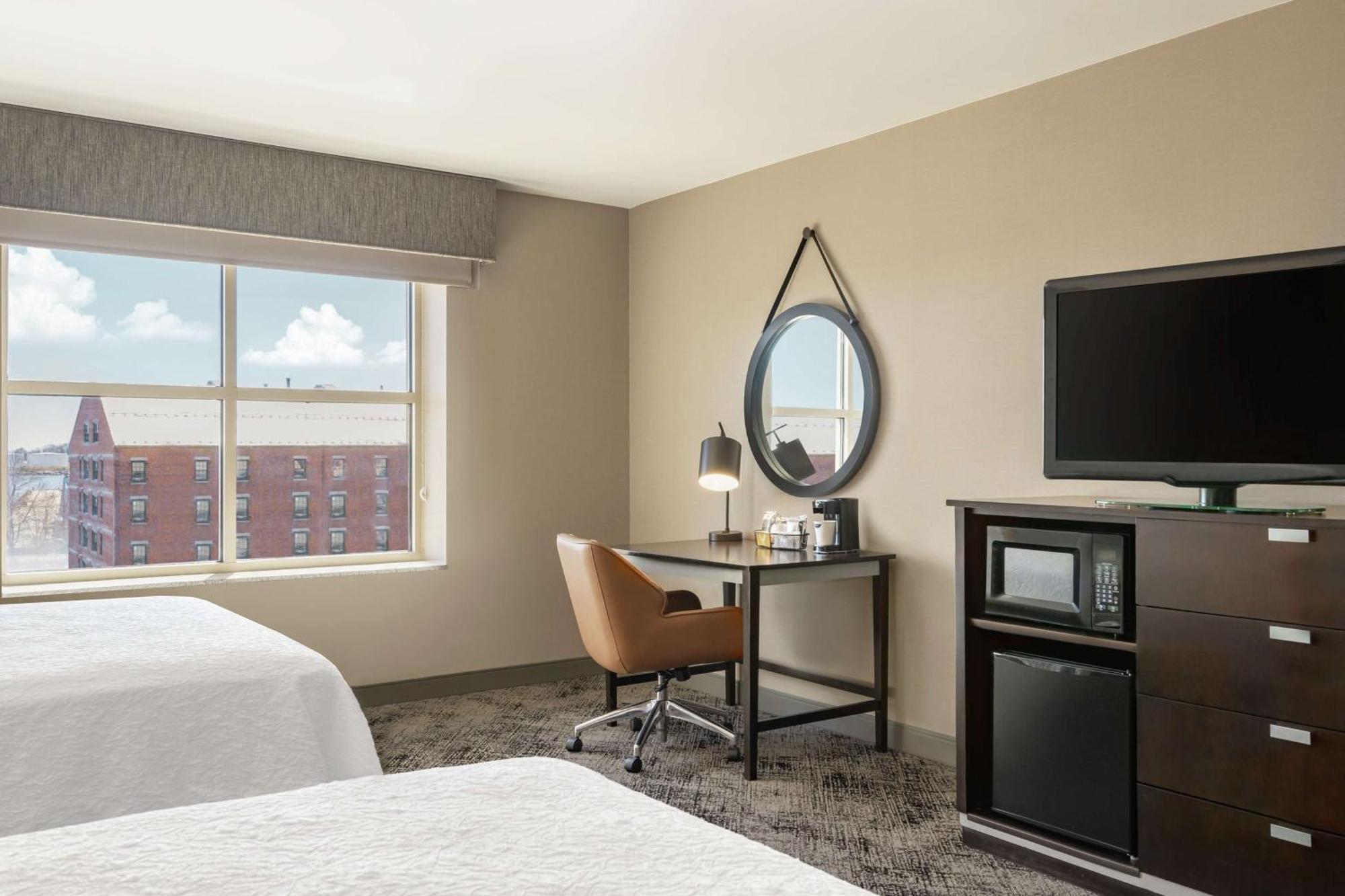 Hampton Inn Portland Downtown Waterfront Exterior foto