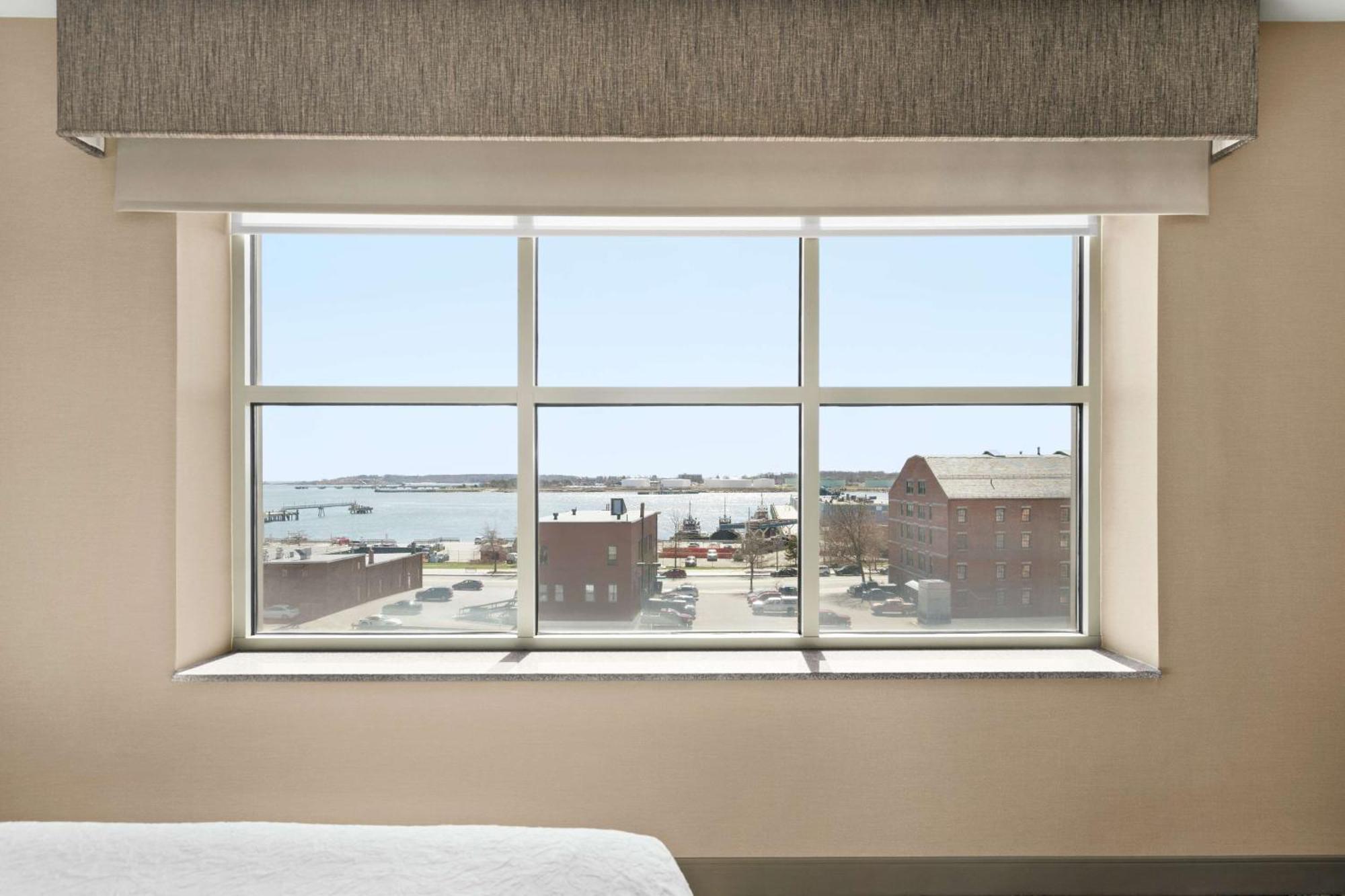Hampton Inn Portland Downtown Waterfront Exterior foto