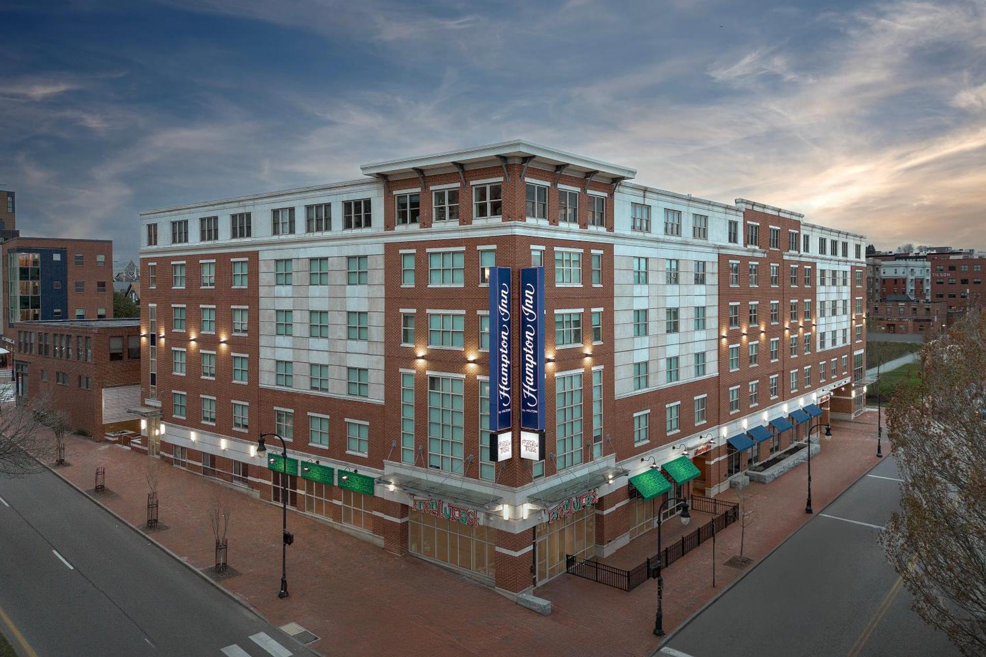 Hampton Inn Portland Downtown Waterfront Exterior foto