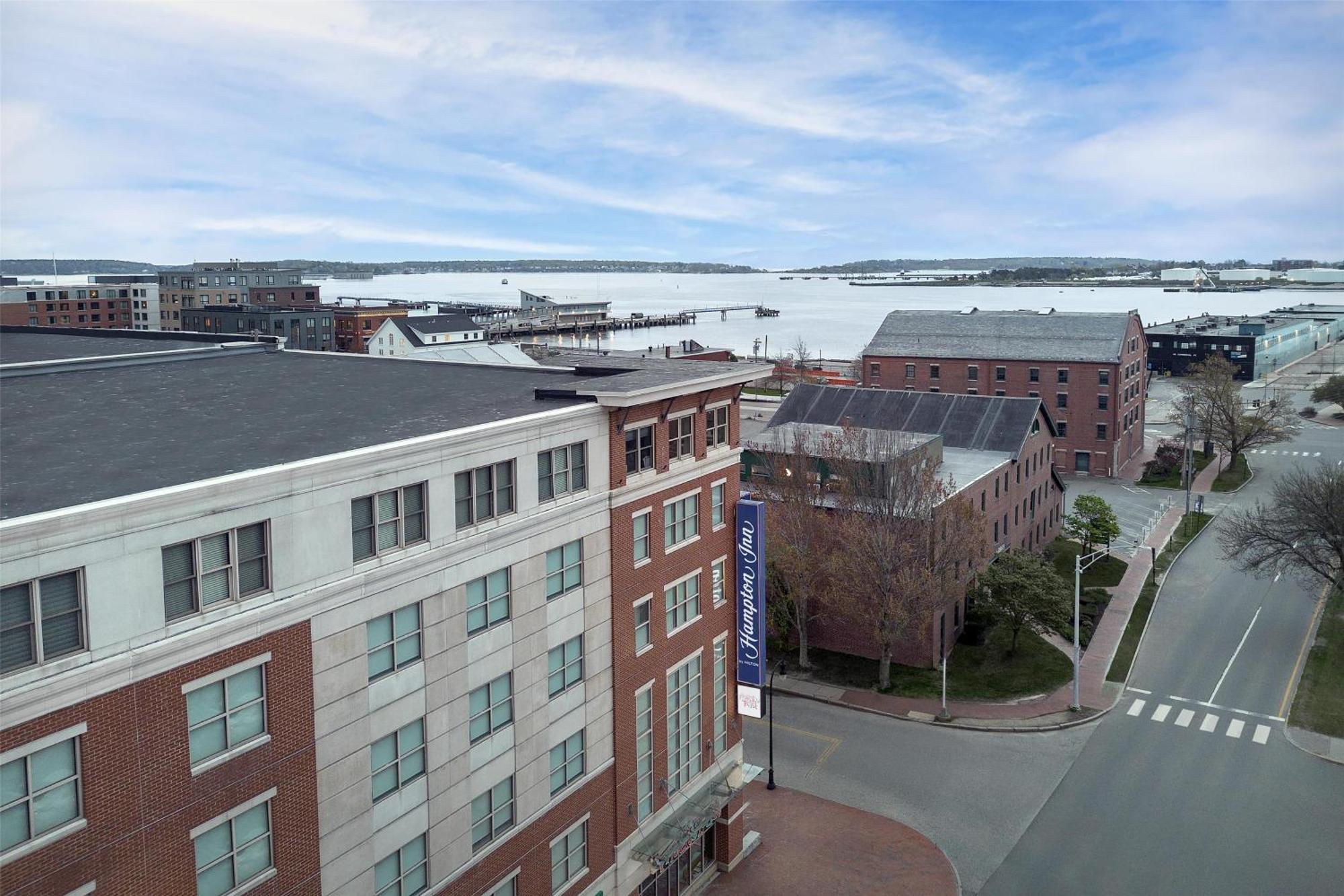 Hampton Inn Portland Downtown Waterfront Exterior foto